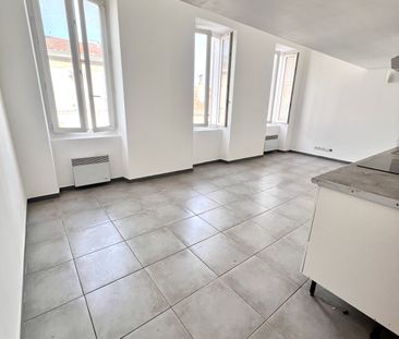 Appartement 3 pièces 40m2 MARSEILLE 3EME 690 euros - Photo 2