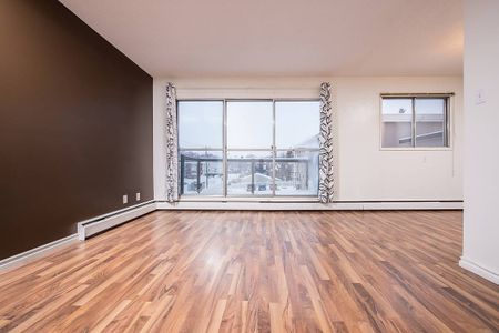 10625-81 Ave, Edmonton, AB - Photo 4