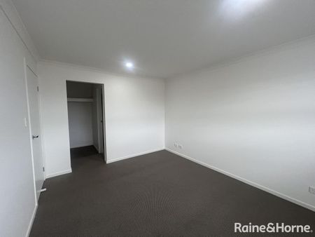 Spacious 4-Bedroom Family Home in Munno Para Downs - Photo 4