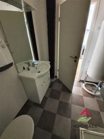 Appartement F2 mansardé au 2e étage - DIEBLING - Photo 3