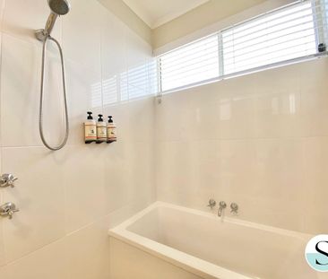 Fully Furnished Coastal Villa I 28 Beachside Drive, Caves Beach – V... - Photo 5