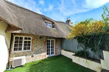 A beautifully presented one bedroom cottage in the Test Valley. - Photo 3