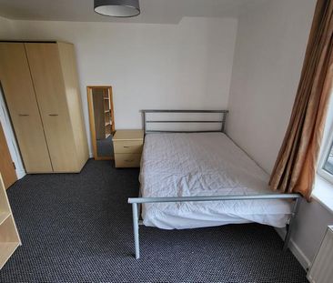 1 bedroom in a house share to rent - Photo 4