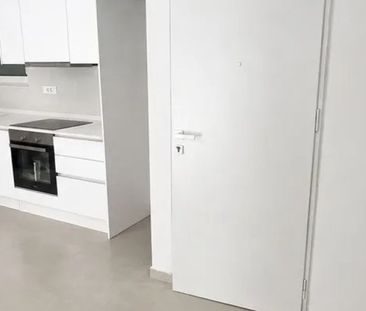Ενοικιάζεται πλήρως ανακαινισμένο δυάρι διαμέρισμα Δημοκρατίας κέντ... - Photo 2