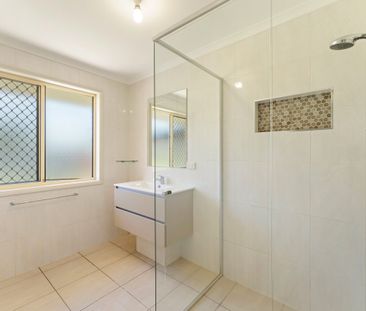 Stunning 4-Bedroom Family Home in Crestmead - Photo 3