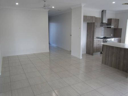 Executive Home with Fully Ducted A/C - Photo 2