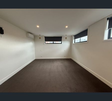 2/11 Winfield Road, Balwyn North, Vic 3104 - Photo 3