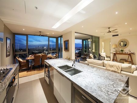 Luxurious 16th Floor Sub Penthouse with Spectacular Brisbane River & City Views - Photo 3