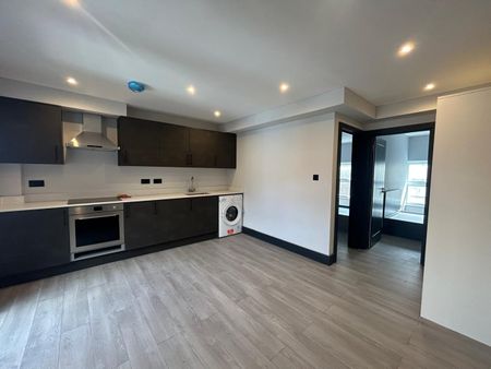 2 Bed Flat, High St, TW3 - Photo 3