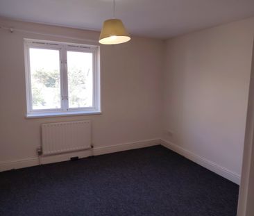 2 Bed Semi-Detached House, Azalea Cl, IG1 - Photo 1