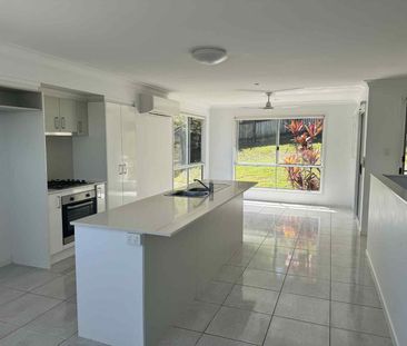 Spacious Two-Storey Family Home – Quiet Location, Modern Comforts - Photo 1