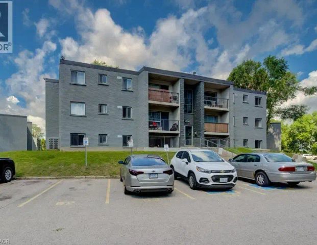 90 KING EDWARD Avenue Unit# 17 — 1 Bedroom - Photo 1
