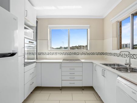 Unfurnished 2 Bedroom Unit in Ideal Location! - Photo 5