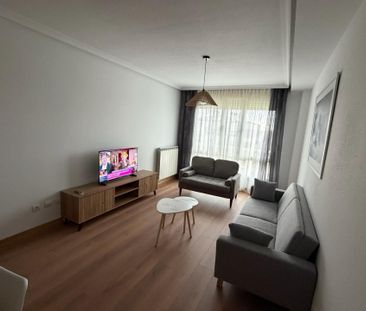 Piso de alquiler en Calle Alcalde Bravo García, 8, Tejares - Chambe... - Photo 1