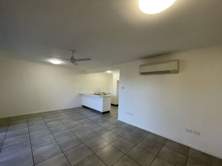 2 bedroom unit close to city and beach - Photo 2