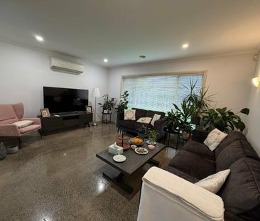 Spacious Family Home! - Photo 1