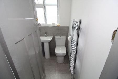 Marsh Lane, PRESTON PR1 8RT - Photo 2