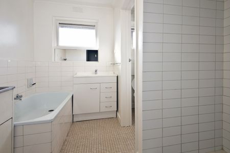 6/138 Grange Road, Carnegie VIC 3163 - Apartment For Rent | Domain - Photo 2