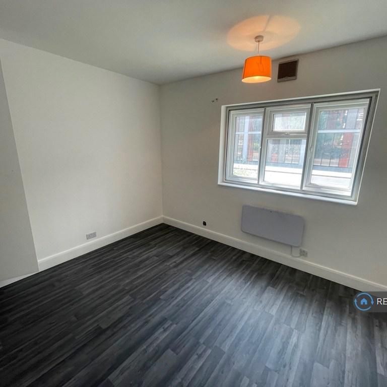 3 bedroom flat to rent - Photo 1