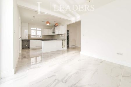 4 bedroom bungalow to rent - Photo 4