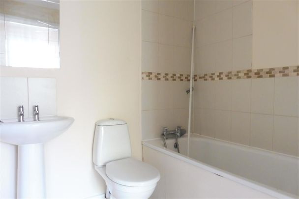 Westley Grove, FAREHAM - Photo 1