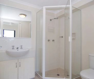 Townhouse in secure complex near CBD - Photo 6