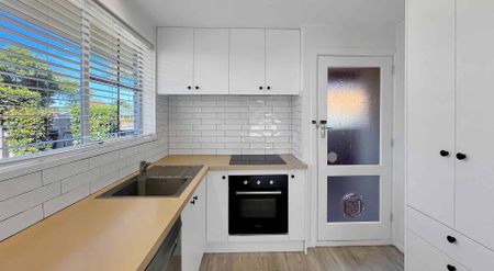 AVONHEAD - TWO DOUBLE BEDROOMS, SINGLE GARAGE - Photo 3