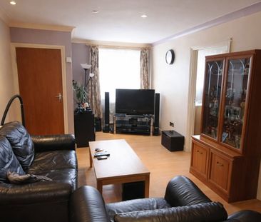 2 Bed Flat, Ashton Road, LU1 - Photo 2