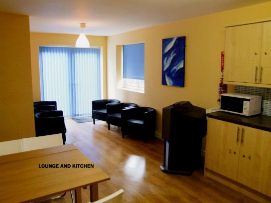 6 Bed Three Floor Flat – Classic - Photo 1
