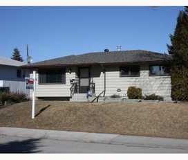 8 Hogarth Crescent, Calgary - Photo 2