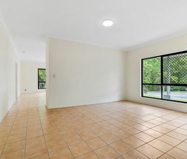 SPACIOUS THREE BEDROOM ONE LEVEL HOME - PEACEFUL LOCATION - Photo 6