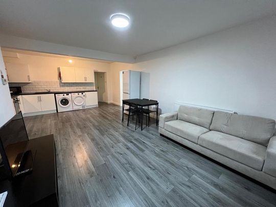 5 bedroom semi-detached house to rent - Photo 1