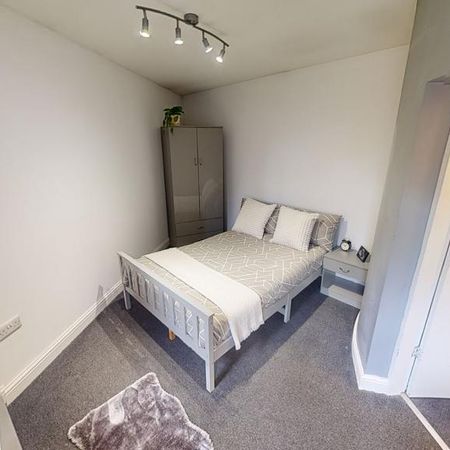 2 bedroom ground floor flat to rent - Photo 3