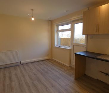 4 bedroom terraced house to rent - Photo 6