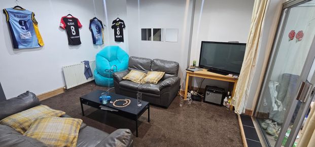 5 Bed - 19 St Chads View, Headingley, Leeds - - Student - Photo 1