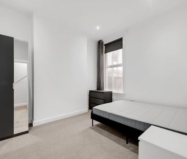 2 bedroom Flat To Let Total Size: 689 SQ FT - Photo 1