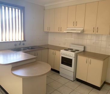 4/21 Beamish Street, Werribee VIC, Belconnen - Photo 3
