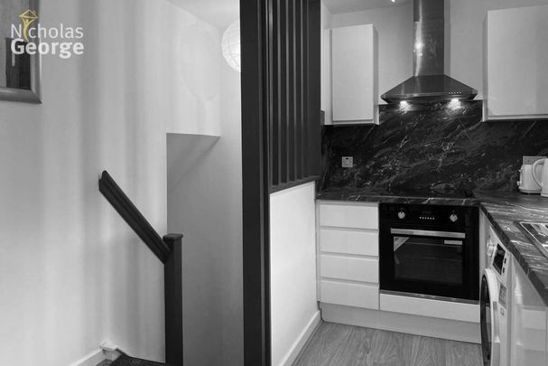 3 bedroom flat to rent - Photo 1
