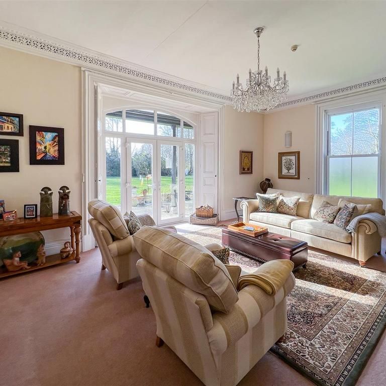 6 bedroom semi-detached house to rent - Photo 1