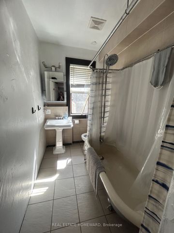 For Lease - 1297 Gerrard Street Unit# A, Toronto, Ontario - Photo 3