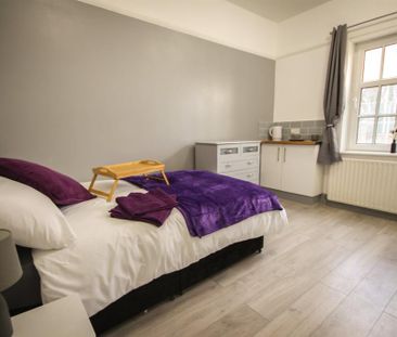 1 bedroom in a house share to rent - Photo 3