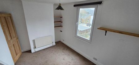 3 bedroom terraced house to rent - Photo 5