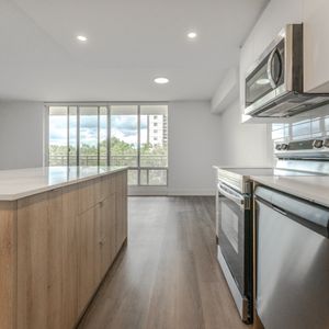 Large, Luxurious, Completely Renovated Large Two Bed Apartment in East York - Photo 2