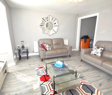 Lovely 2 bedroom flat share located on Blackheath, London, SE3 - Photo 1