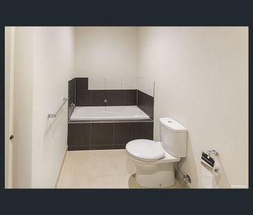 Modern Townhome - Photo 6