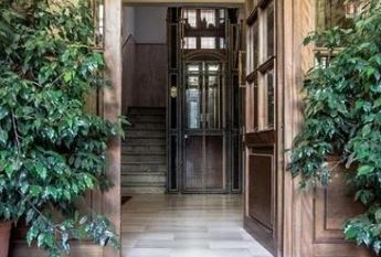 Prati: Spacious, tastefully furnished 1 bedroom, living, study, kitchen and bath. Located in beautiful building on high floor. Bright, silent, near services, metro and center. #1709