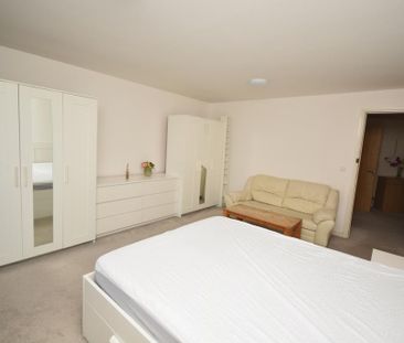 3 bedroom apartment to rent - Photo 6