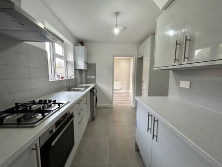 3 bedroom semi-detached house to rent - Photo 5