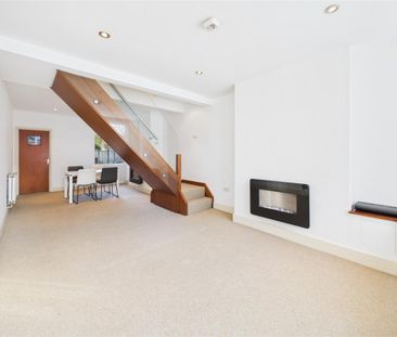 2 bedroom Terraced House to rent - Photo 3