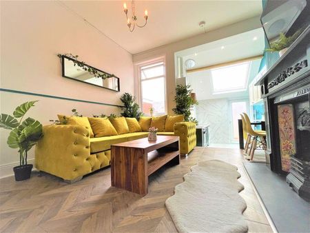 5 bedroom maisonette to rent - Photo 2